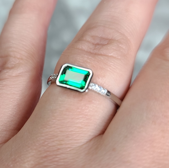 925 Sterling Silver Bezel Set Created Emerald - Picture 6 of 15